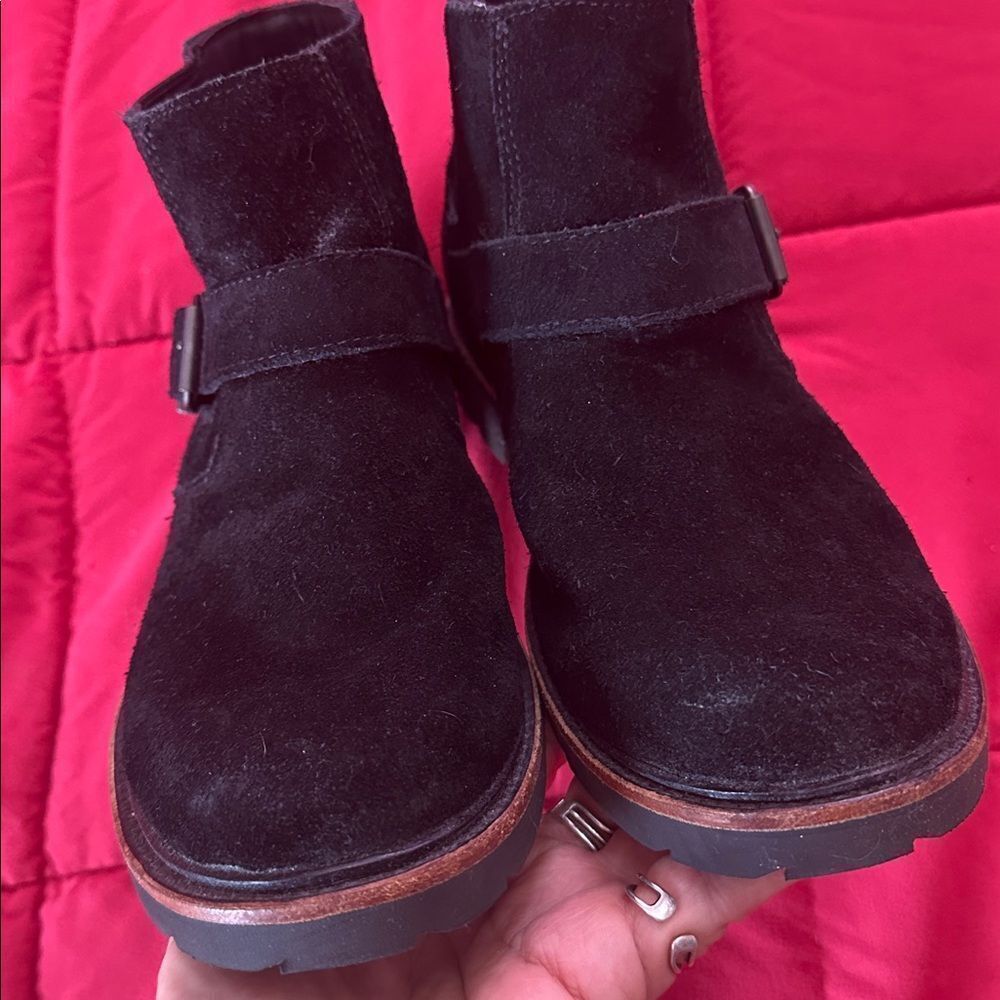 L.L. Bean Suede Booties Black Chelsea Style Size 8.5 - Picture 6 of 10